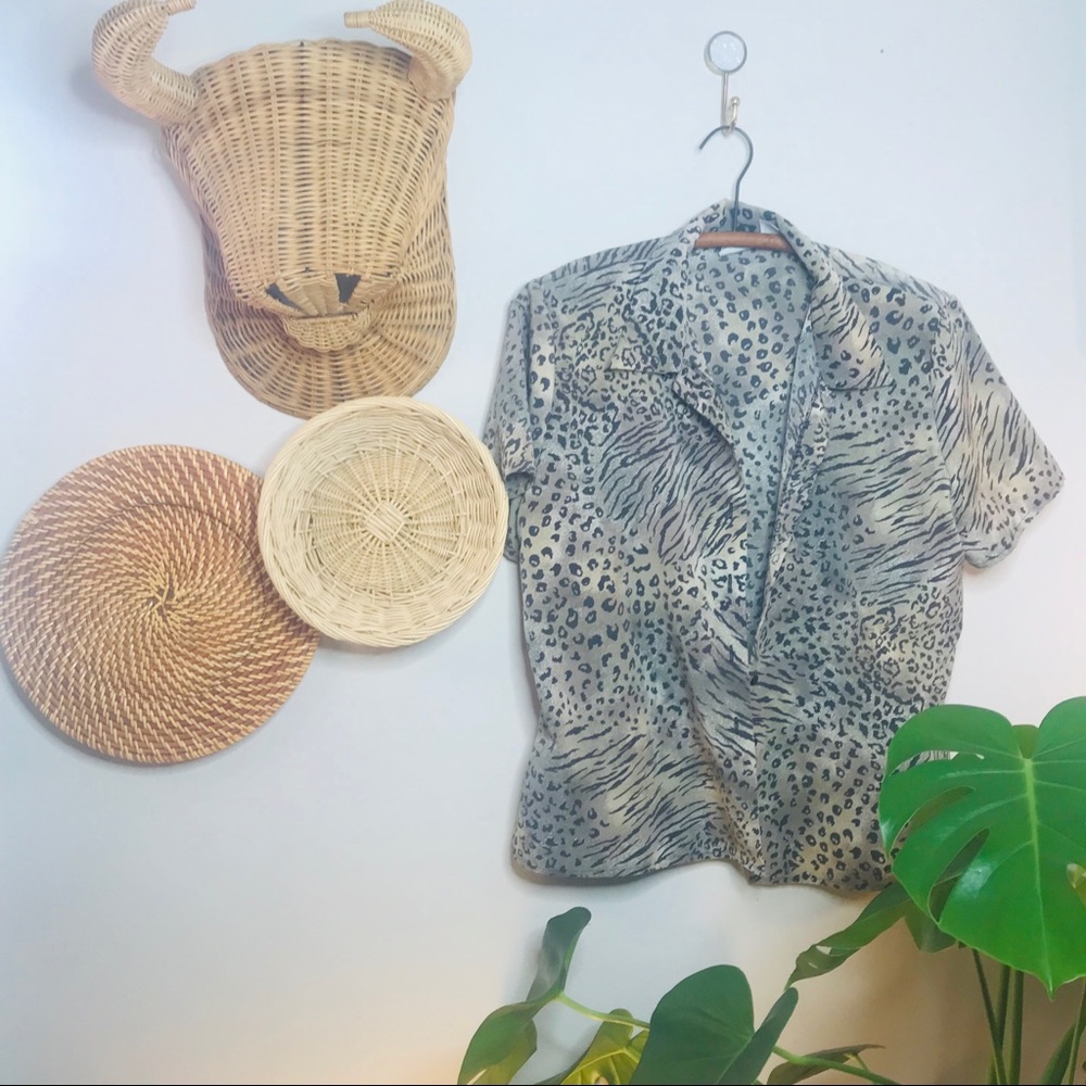 vtg vsco 90s leopard print Button Up Popover - Picture 3 of 6